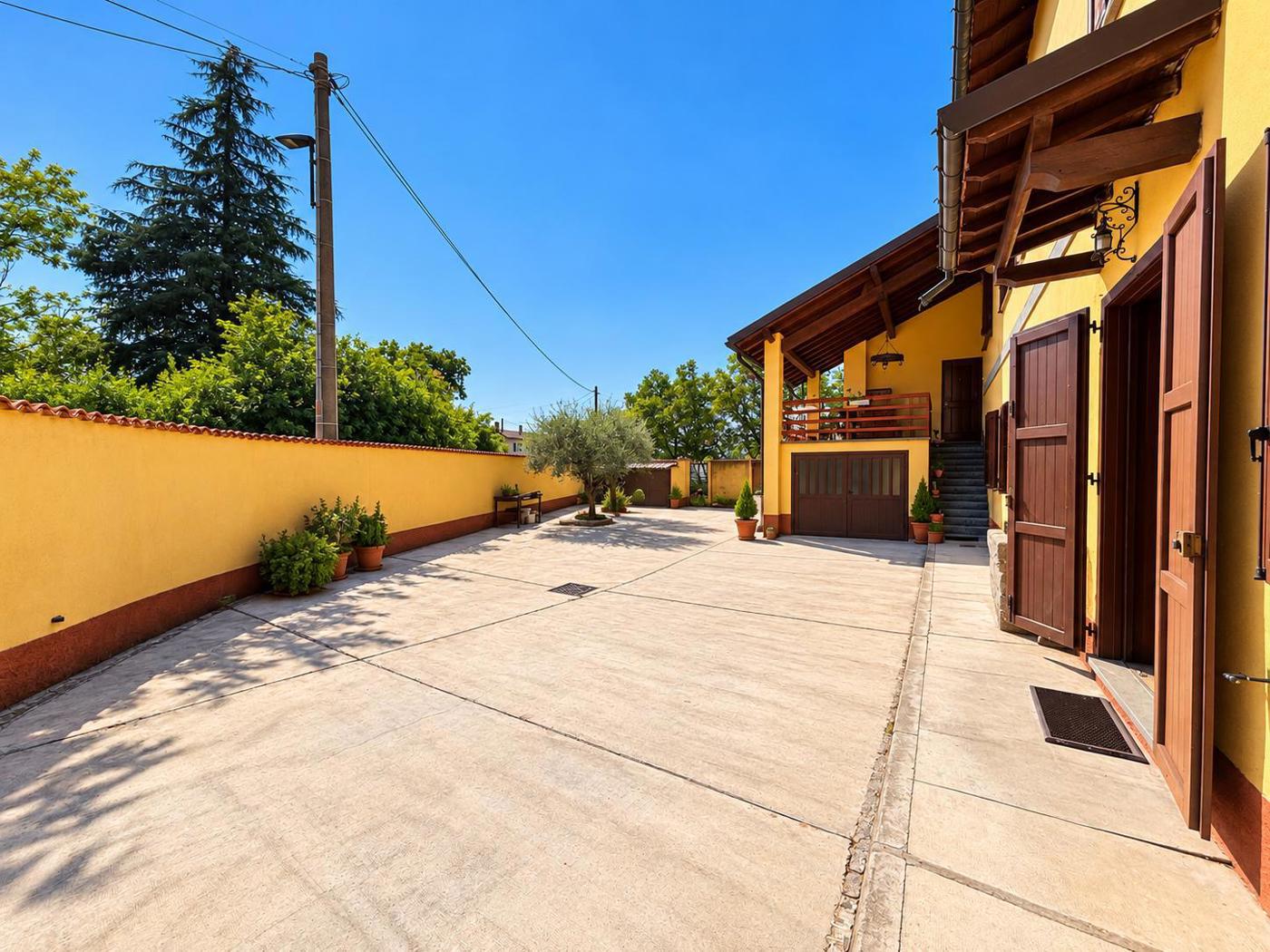 Villa Bifamiliare con giardino a Corbetta