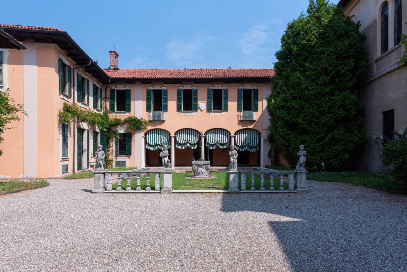 Villa con giardino a Mesero