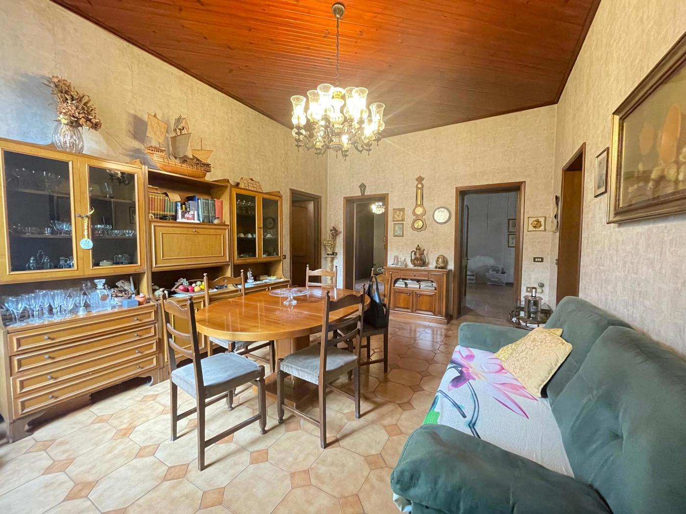 Villa da ristrutturare a Marcallo con Casone