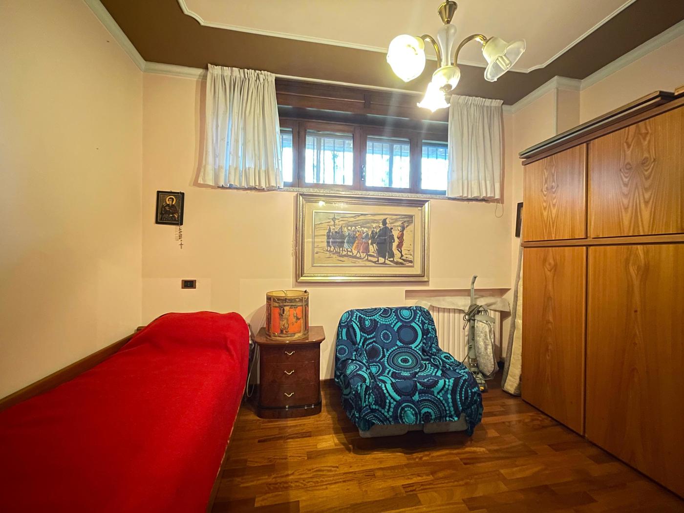 Casa indipendente con box a Magenta