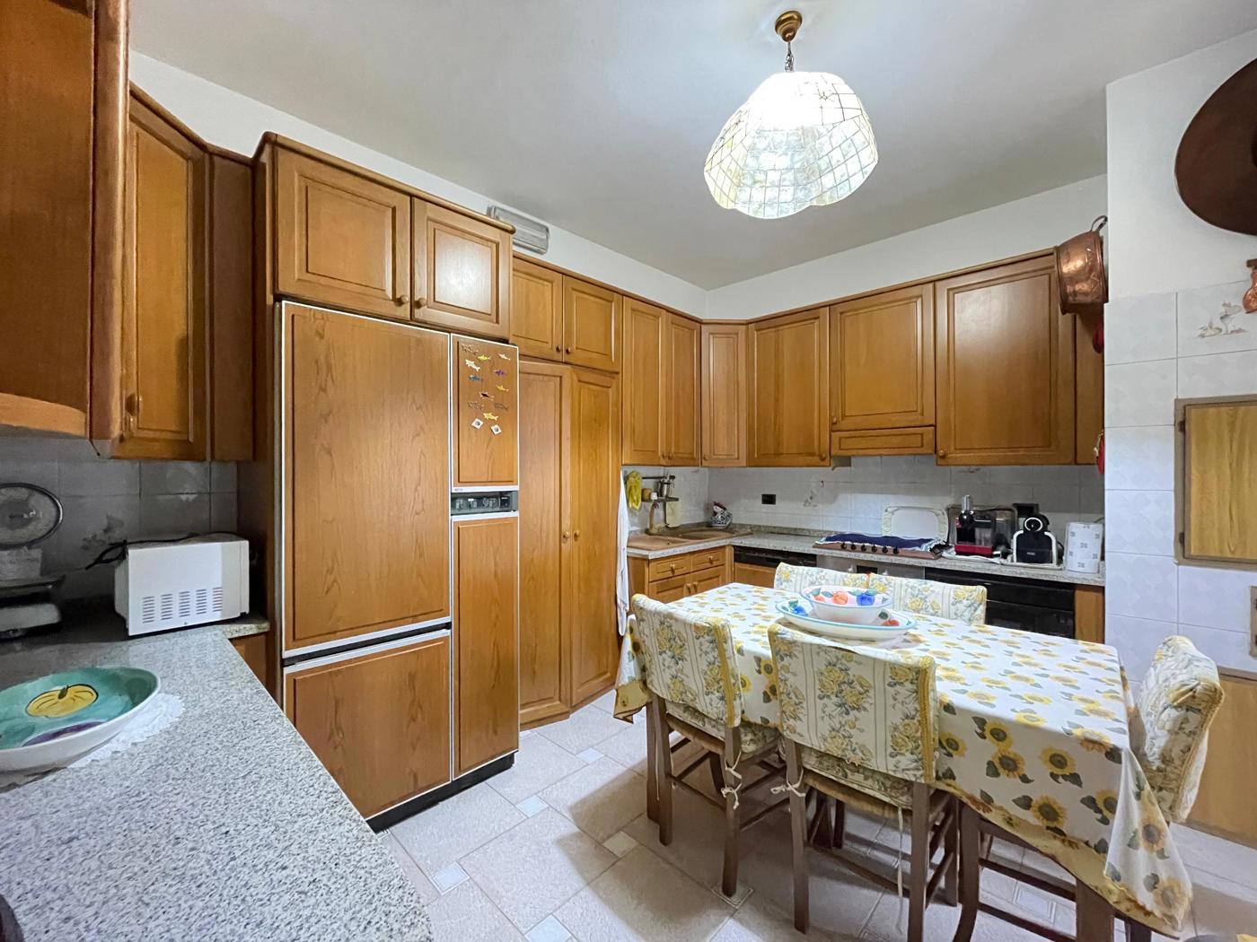 Casa indipendente con box a Magenta