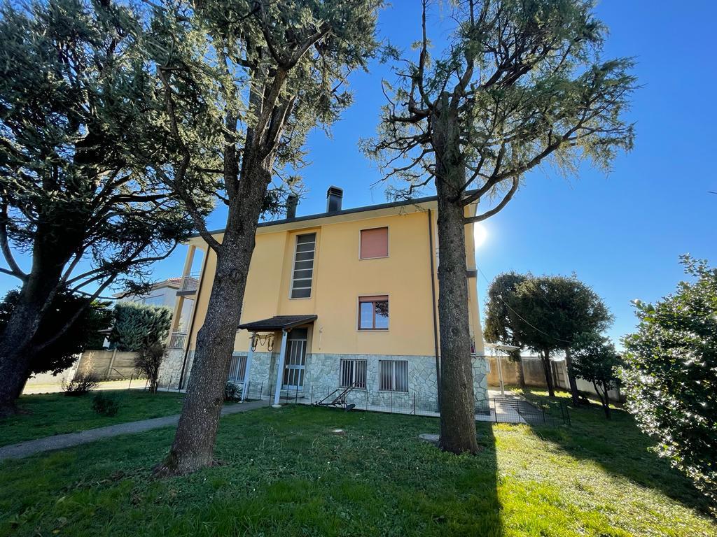 Trilocale con box a Marcallo con Casone