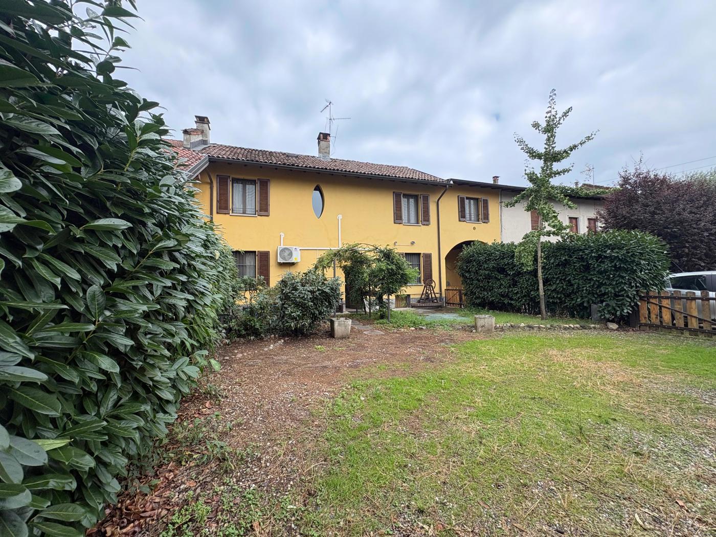 Casa indipendente con giardino a Robecco sul Naviglio