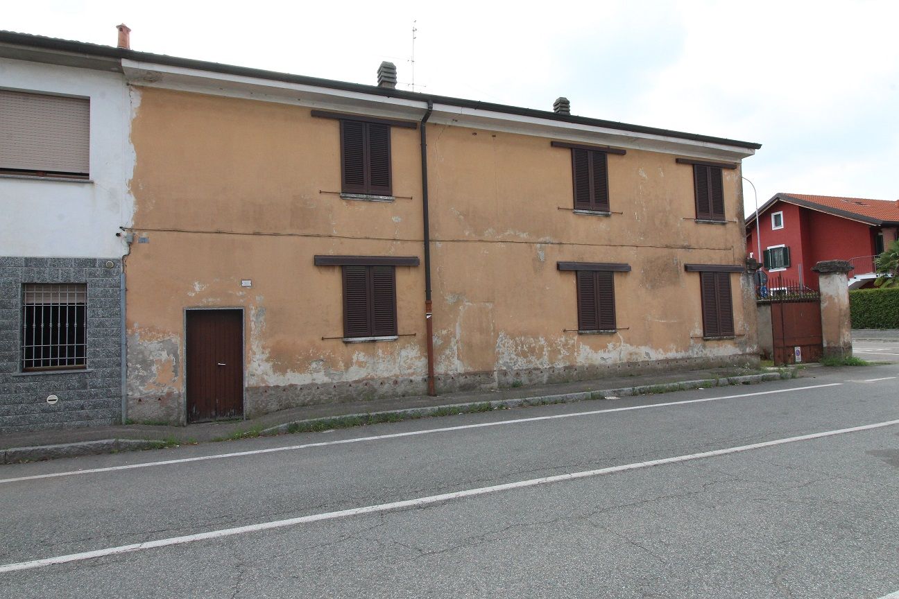 Casa indipendente con giardino a Marcallo con Casone