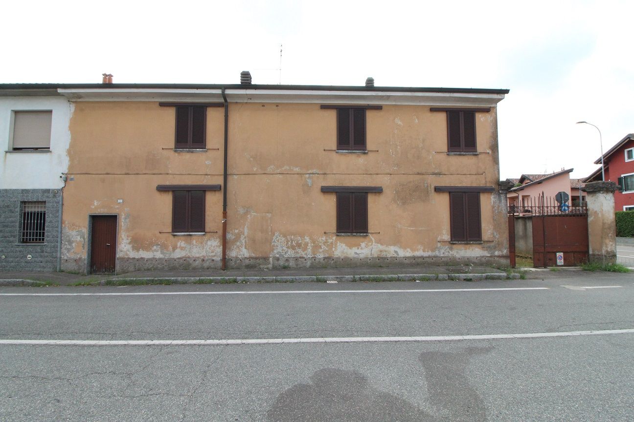 Casa indipendente con giardino a Marcallo con Casone