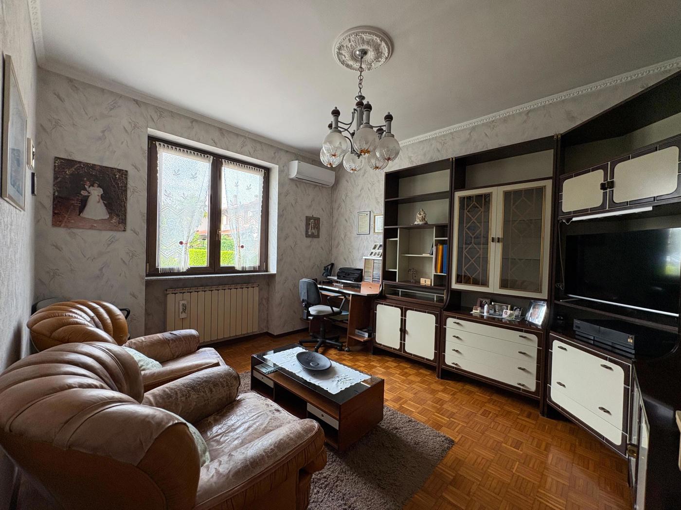 Villa con giardino a Mesero