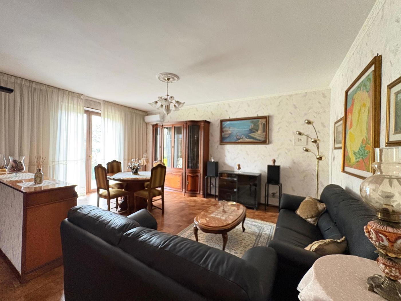 Villa con giardino a Mesero
