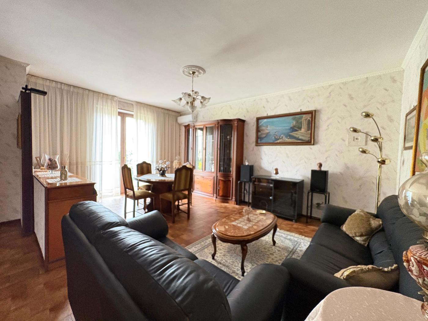 Villa con giardino a Mesero