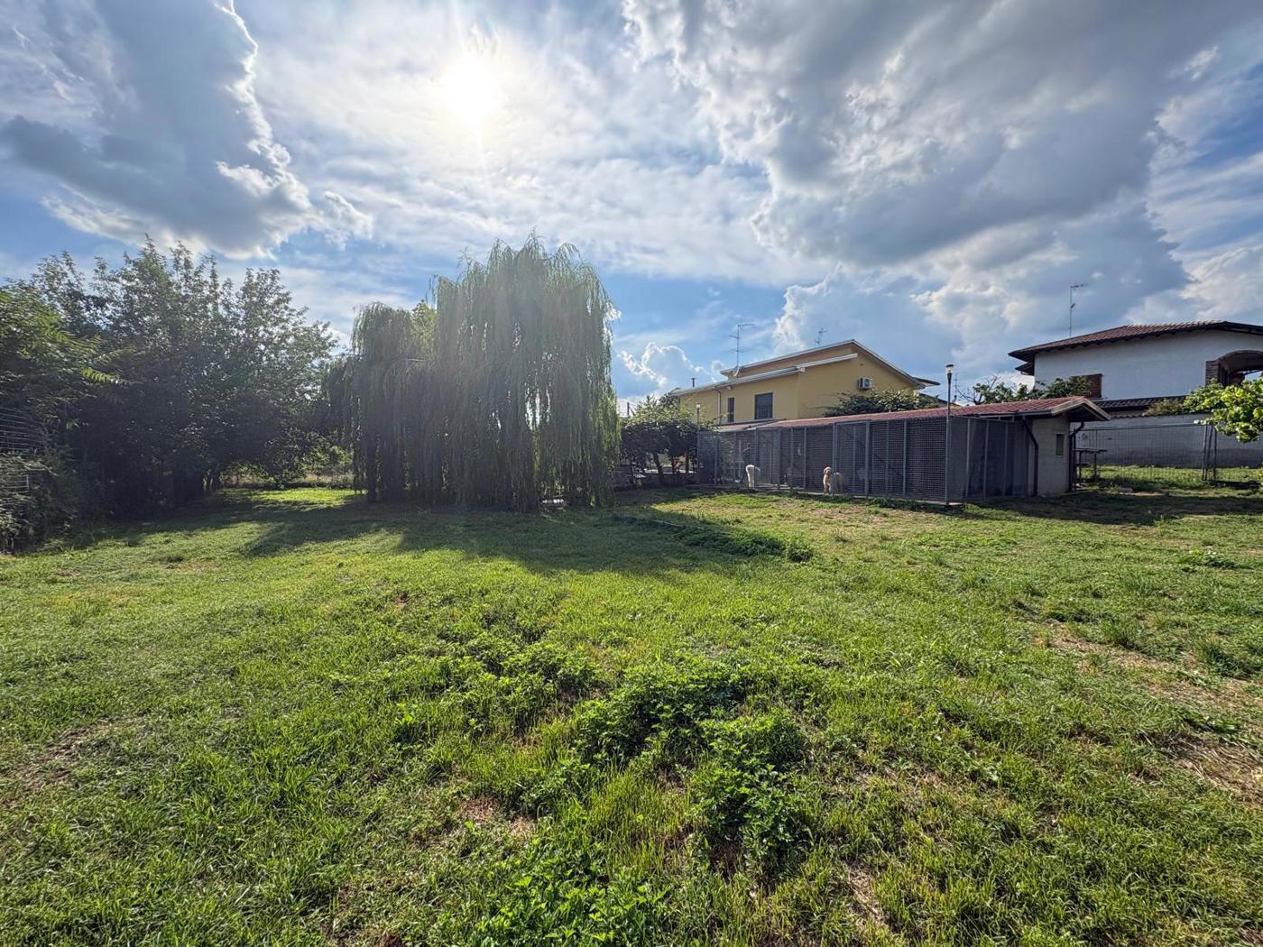 Villa con giardino a Bernate Ticino