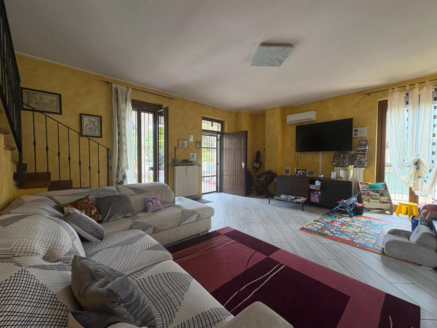 Villa con giardino a Robecco sul Naviglio