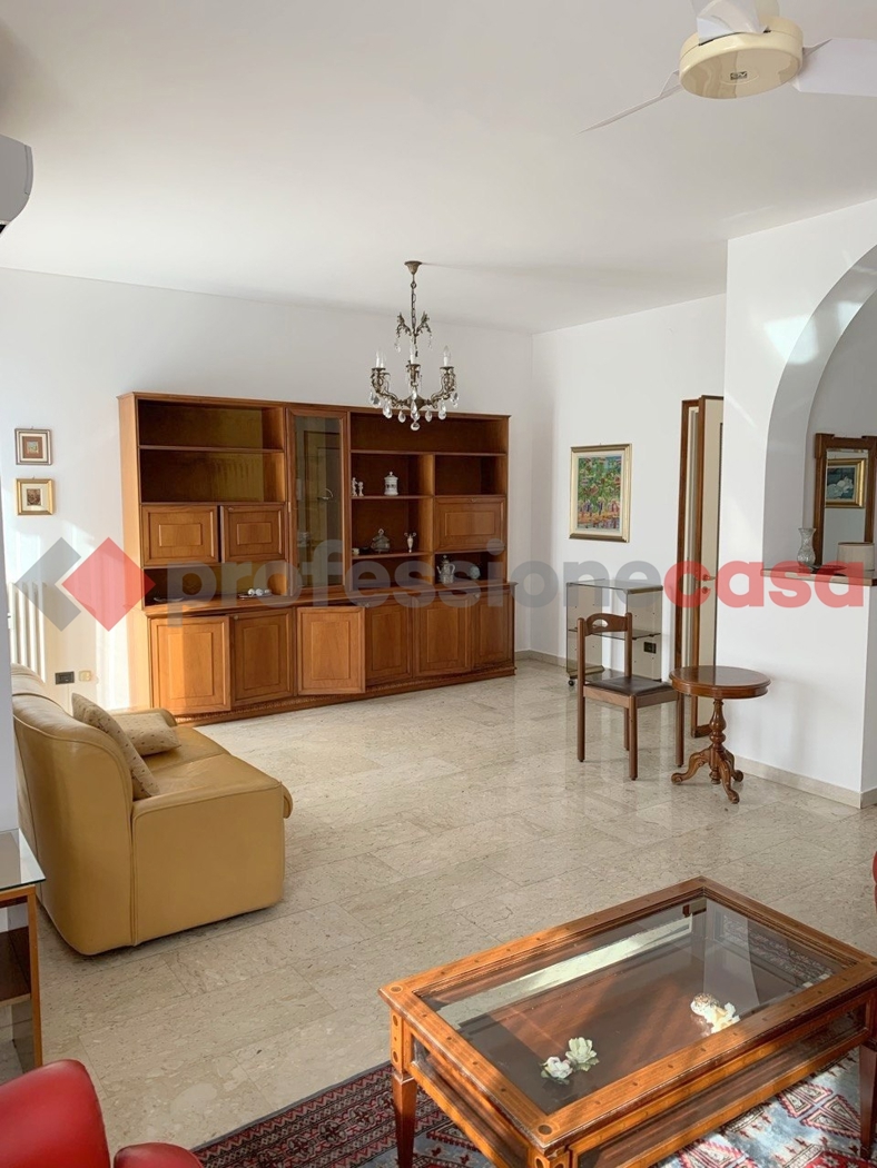 Quadrilocale arredato in affitto a Milano