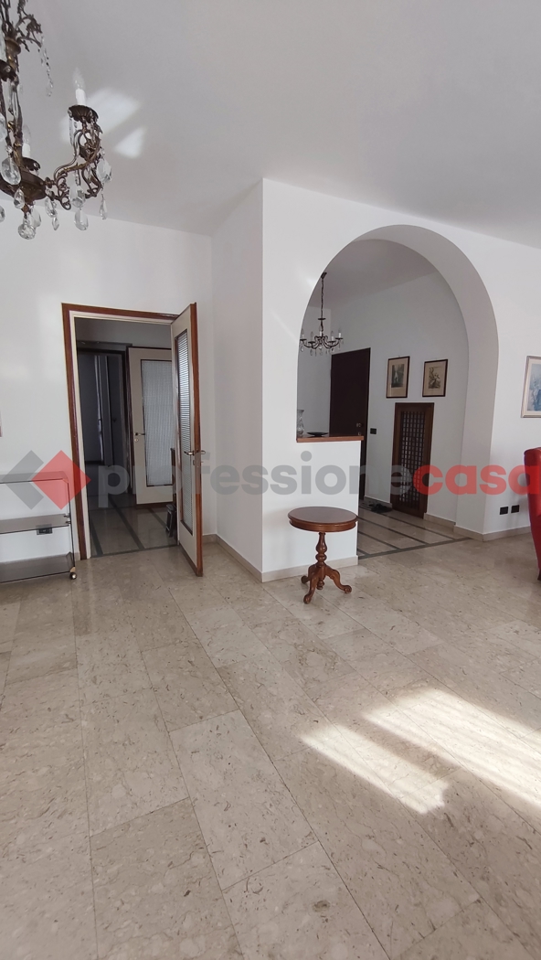 Quadrilocale arredato in affitto a Milano