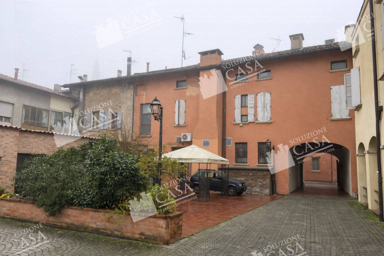 Locale commerciale in vendita a Pieve di Cento