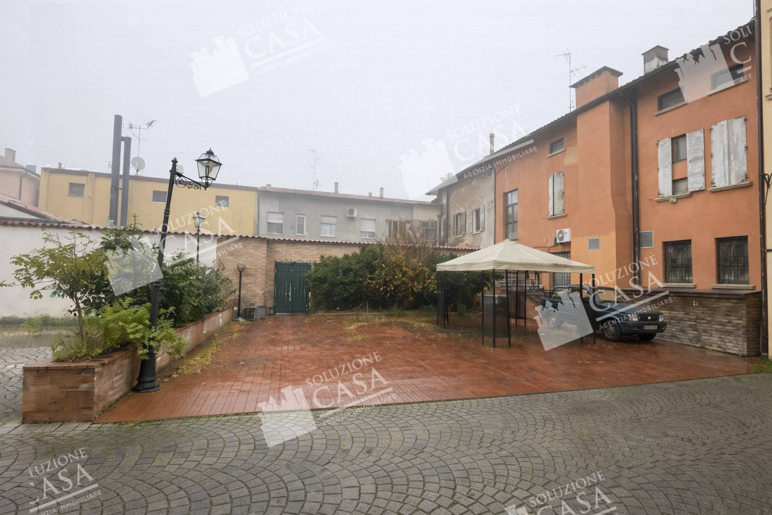 Locale commerciale in vendita a Pieve di Cento