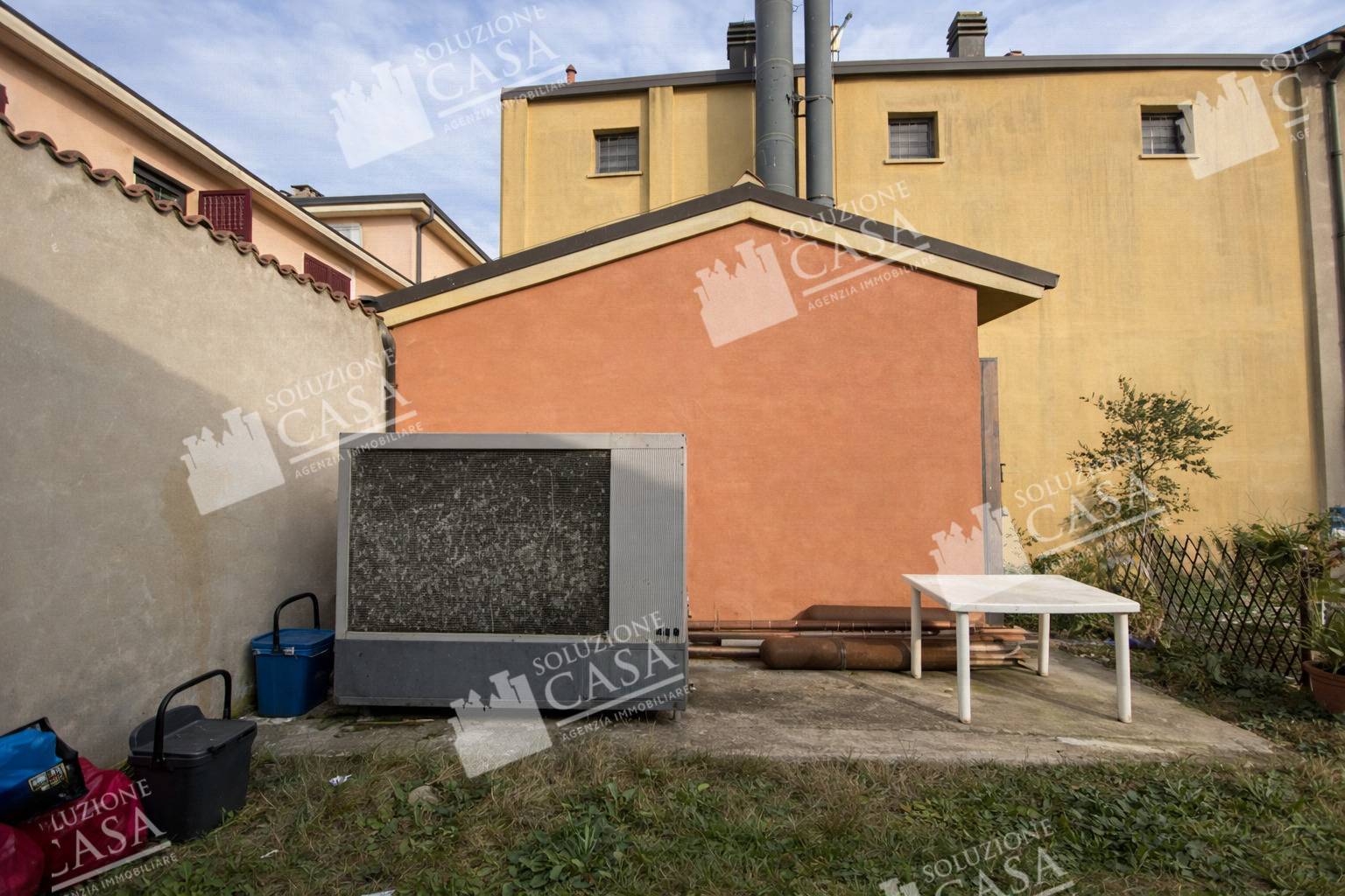 Locale commerciale in vendita a Pieve di Cento