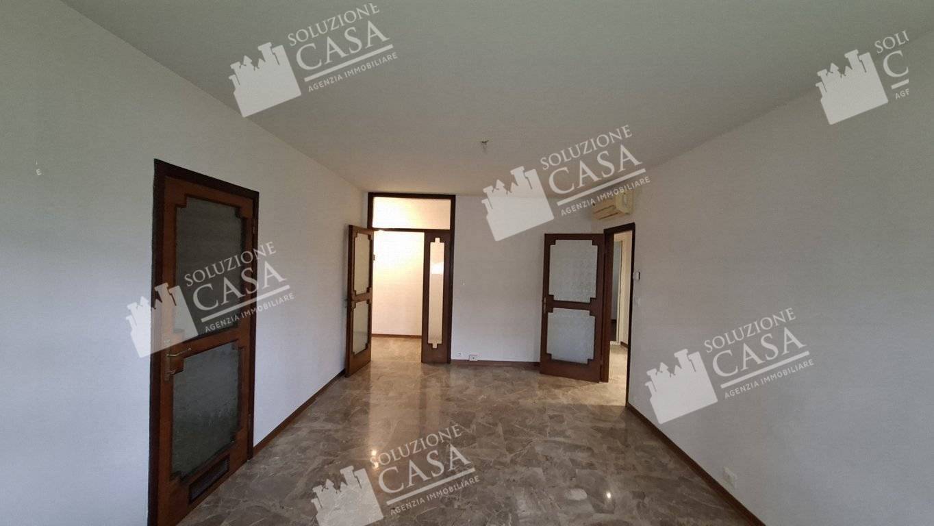 TRILOCALE in affitto a Cento