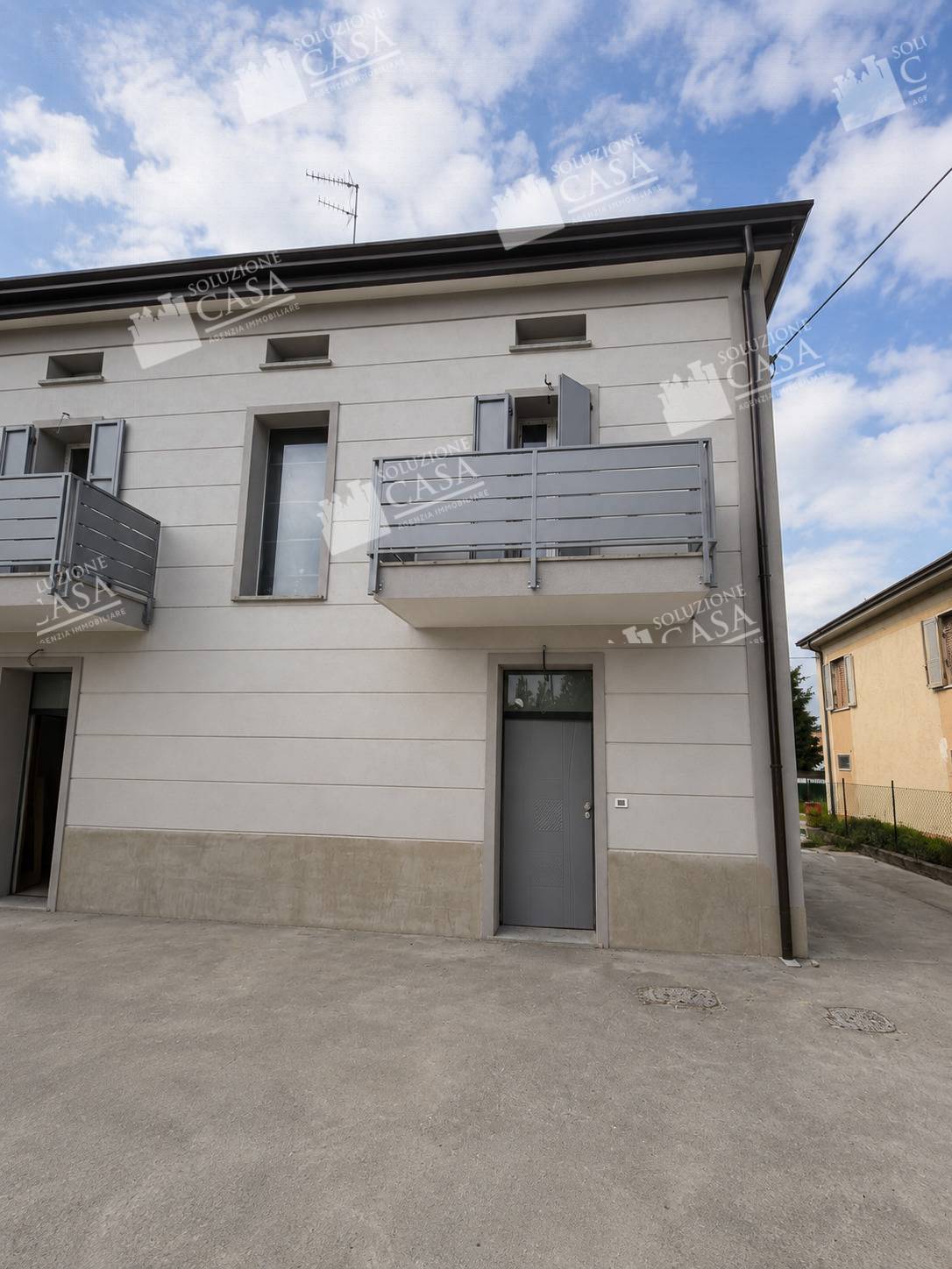 TRIFAMILIARE in vendita a Cento