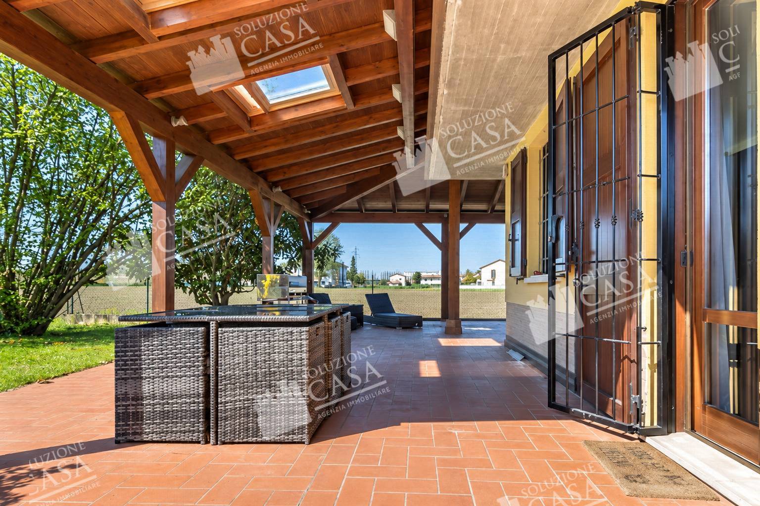 VILLA in vendita a Terre del Reno, S. Agostino