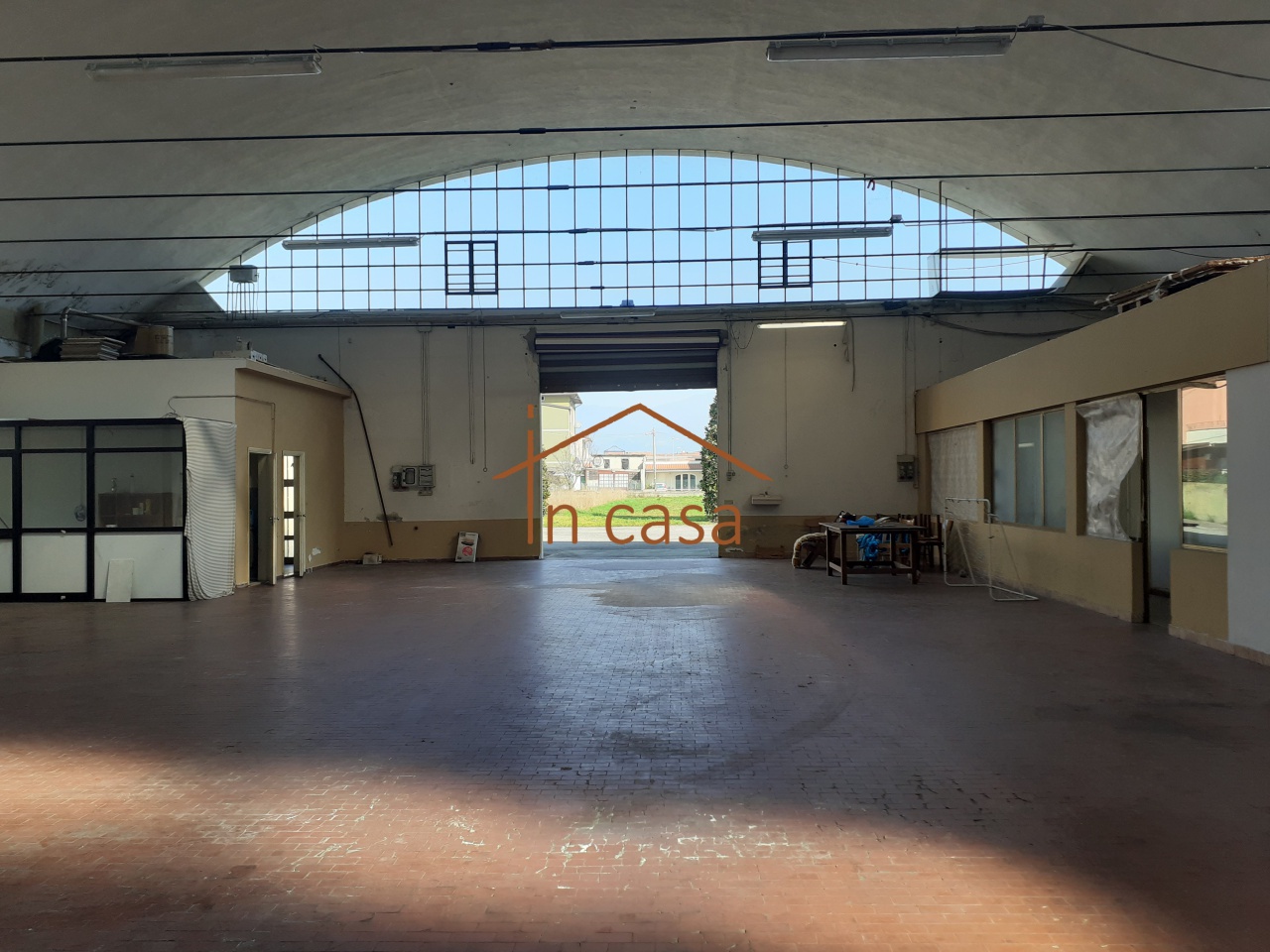 Locale commerciale in vendita a Agliana