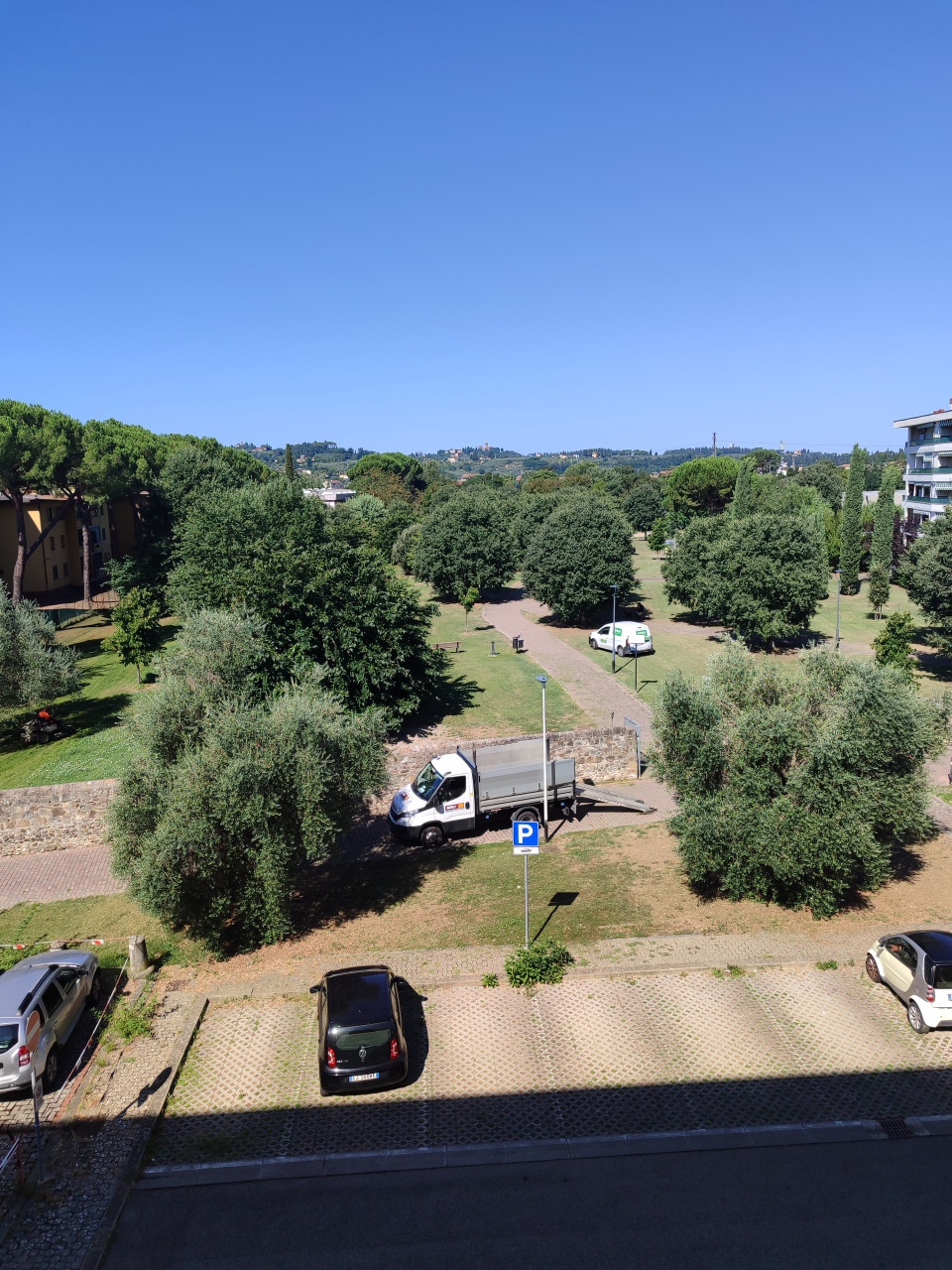 Quadrilocale con box in viale benedetto croce, Firenze