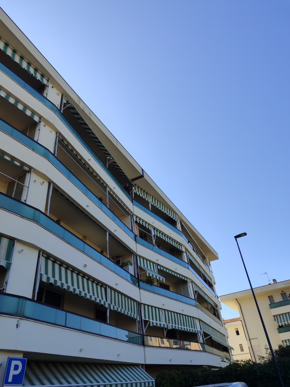 Quadrilocale con box in viale benedetto croce, Firenze