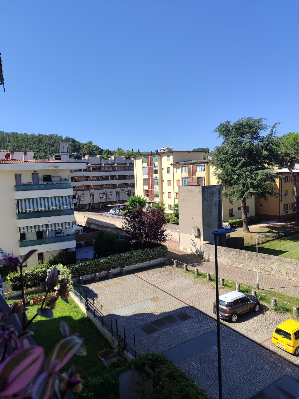 Quadrilocale con box in viale benedetto croce, Firenze