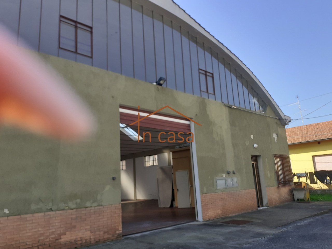 Locale commerciale in vendita a Agliana