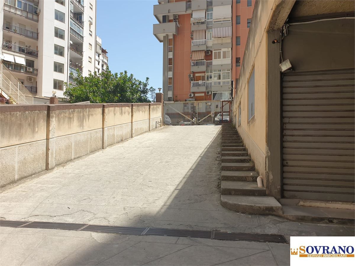 Locale commerciale in affitto a Palermo