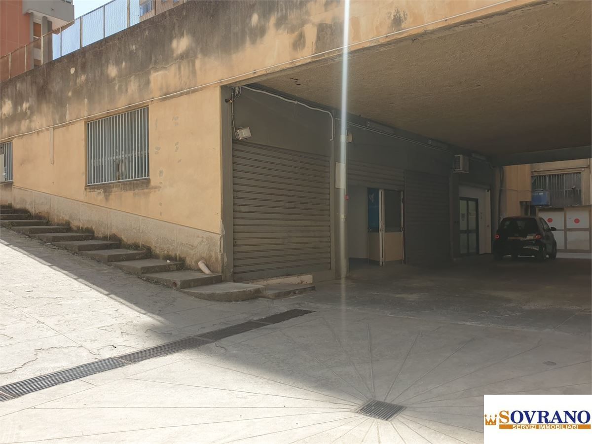 Locale commerciale in affitto a Palermo