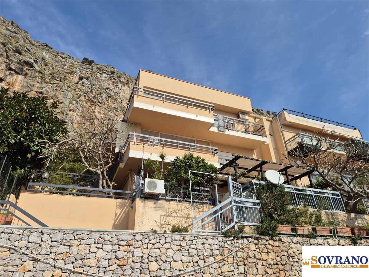 Villa vista mare a Palermo