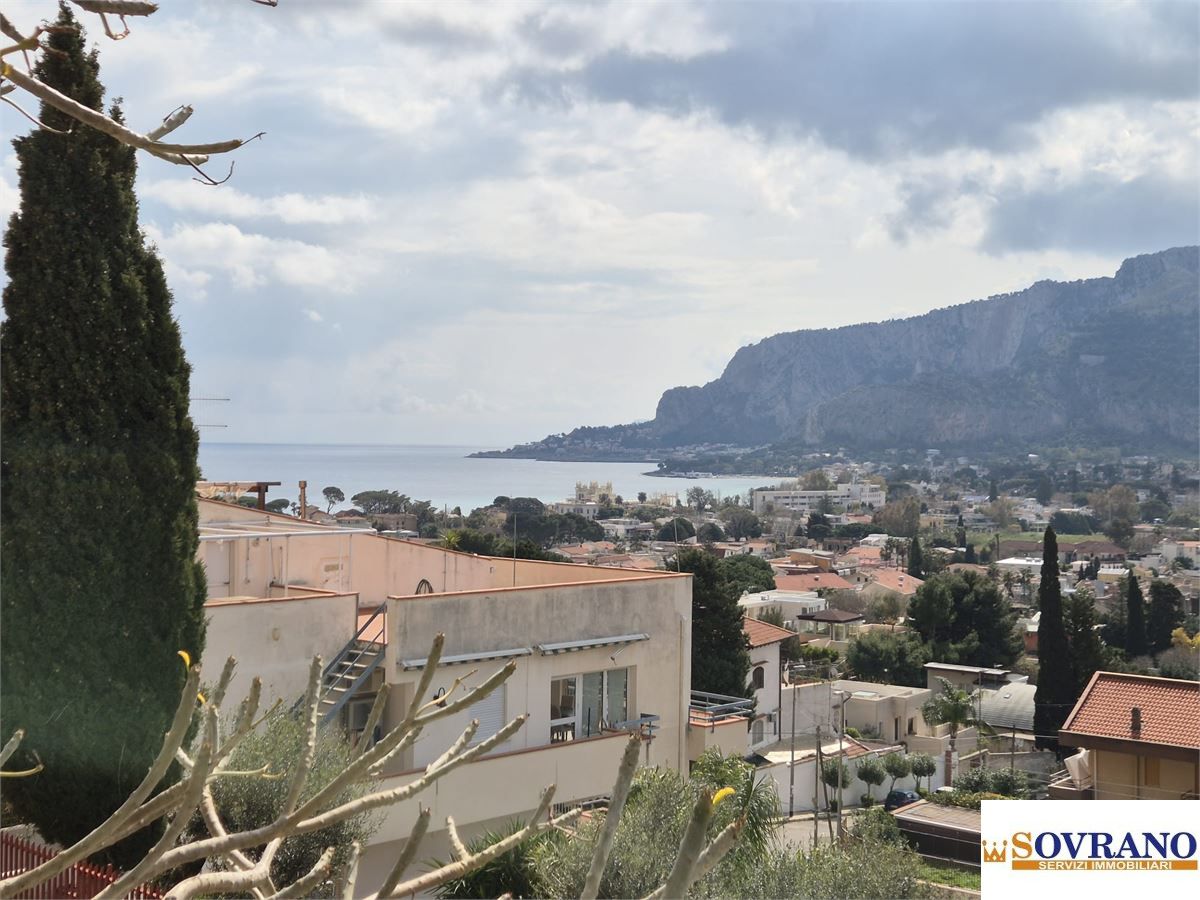 Villa vista mare a Palermo