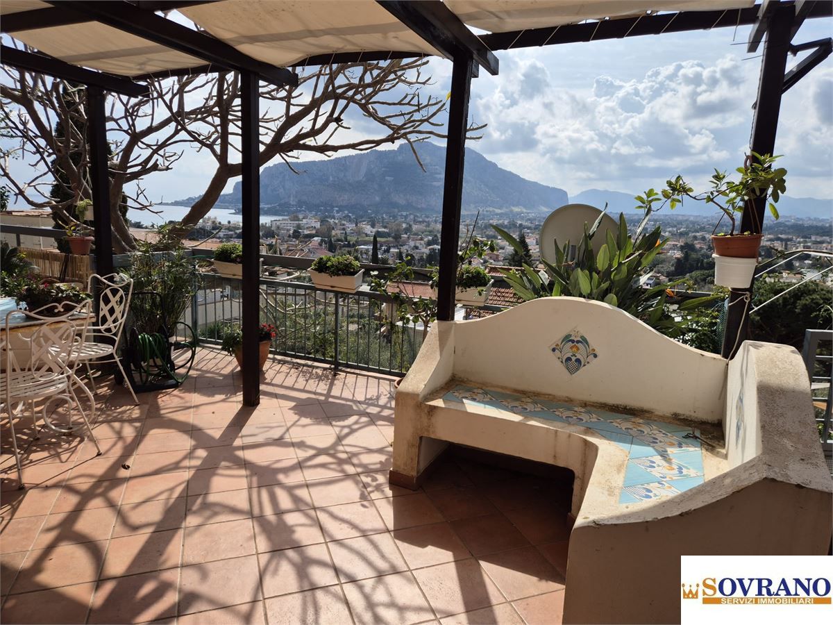 Villa vista mare a Palermo