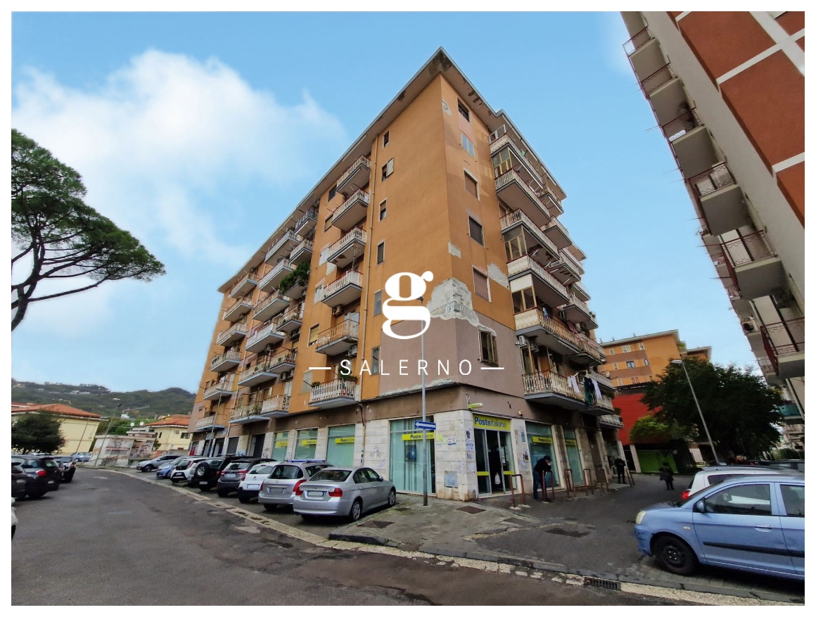 Negozio in affitto a Salerno