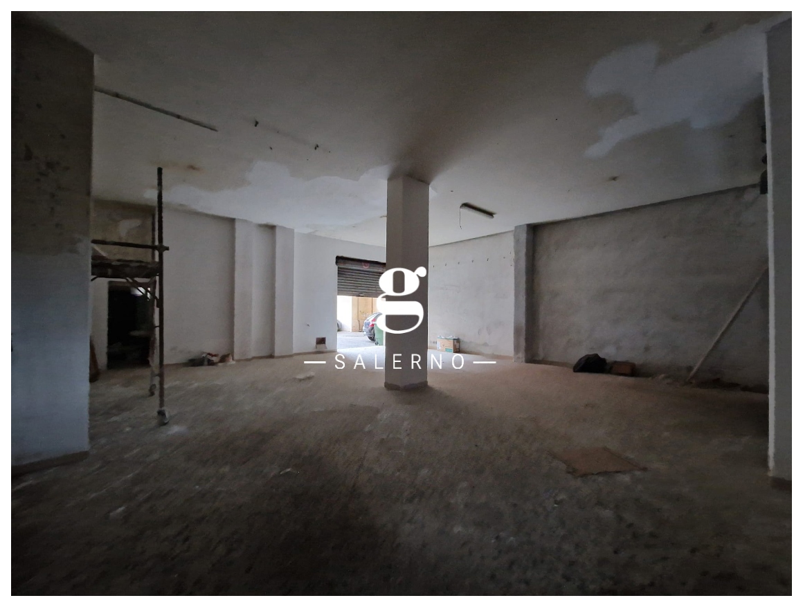 Negozio in affitto a Salerno