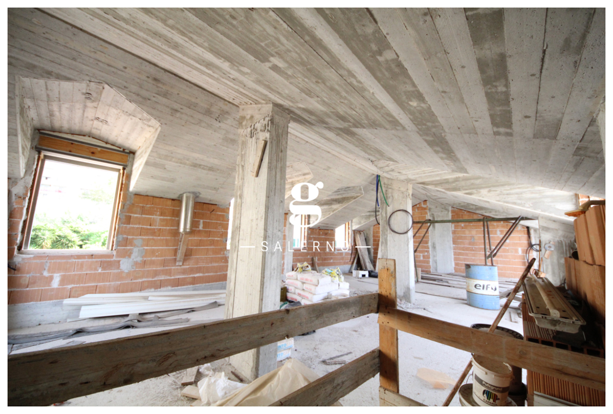 Casa indipendente con box doppio a Salerno