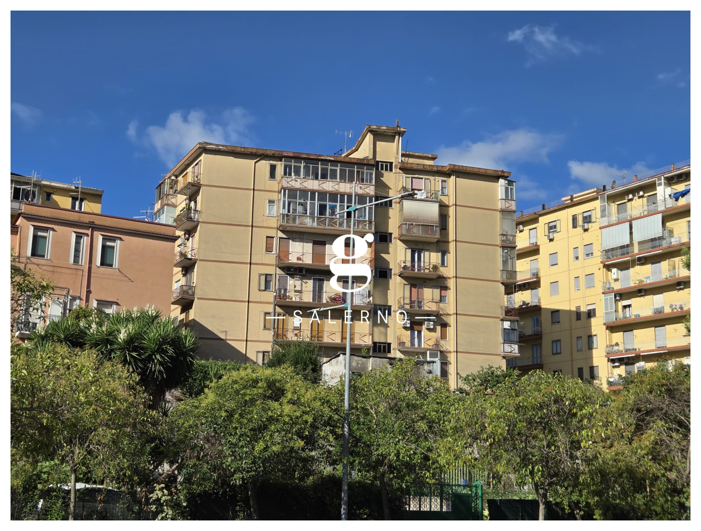 Trilocale arredato in affitto a Salerno