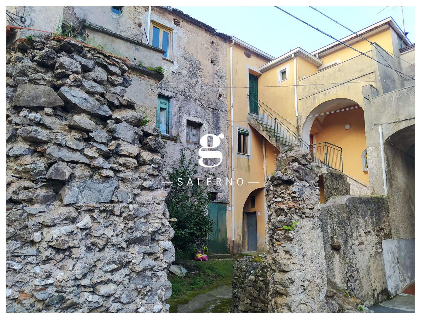 Stabile/Palazzo in vendita a Giffoni Sei Casali