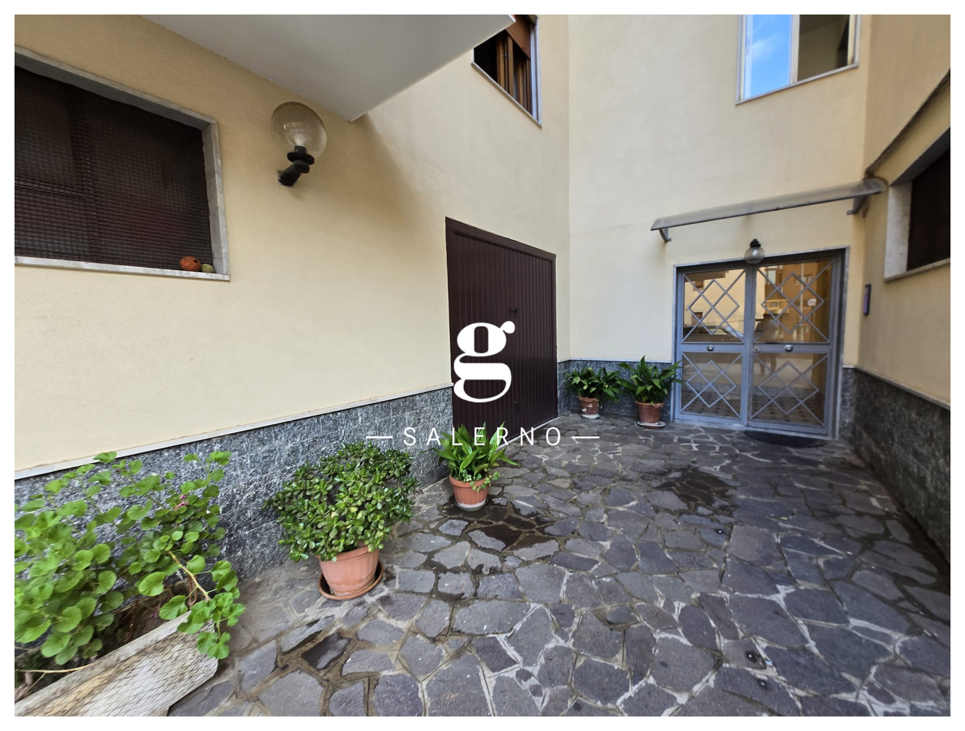 Quadrilocale con box a Salerno