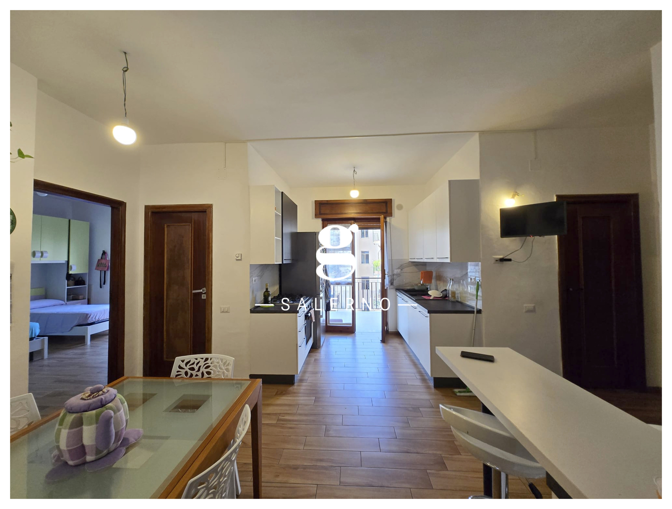 Quadrilocale con box a Salerno