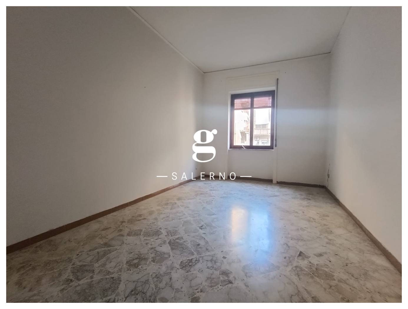 Trilocale con box a Salerno