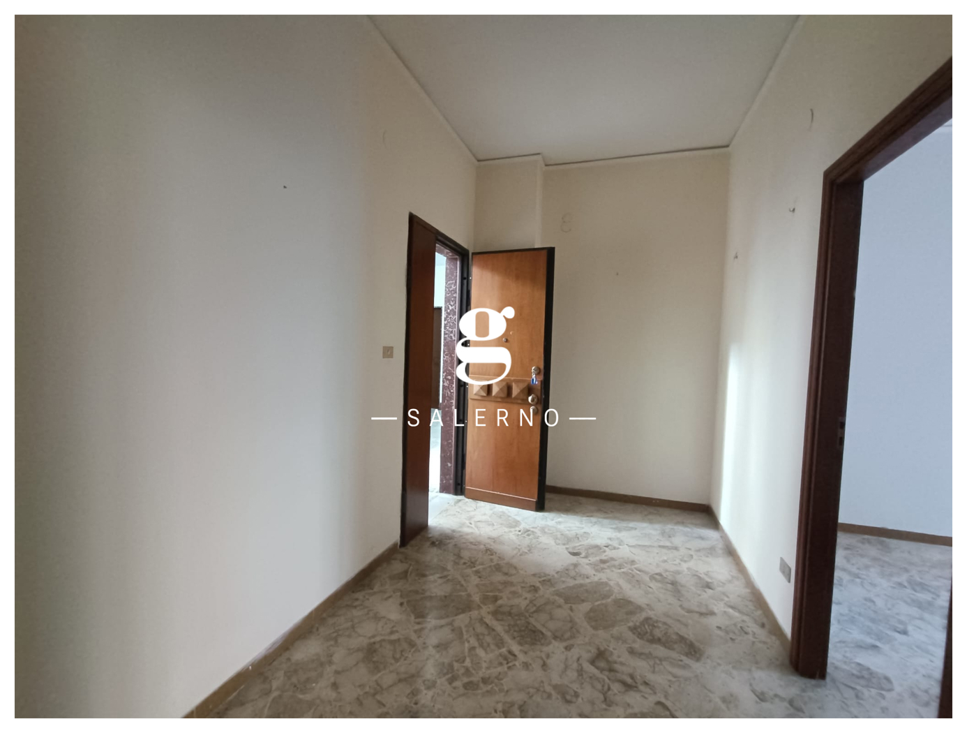 Trilocale con box a Salerno