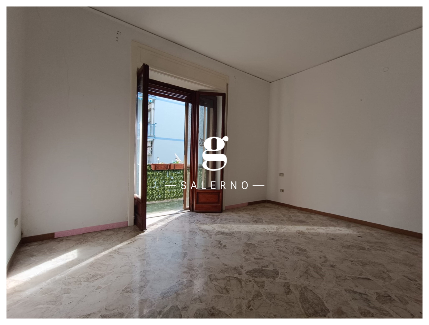 Trilocale con box a Salerno