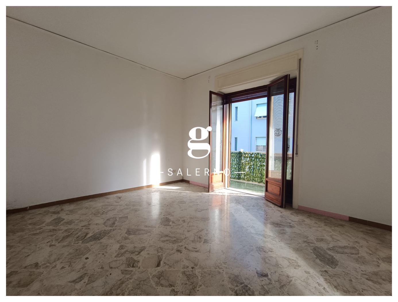 Trilocale con box a Salerno