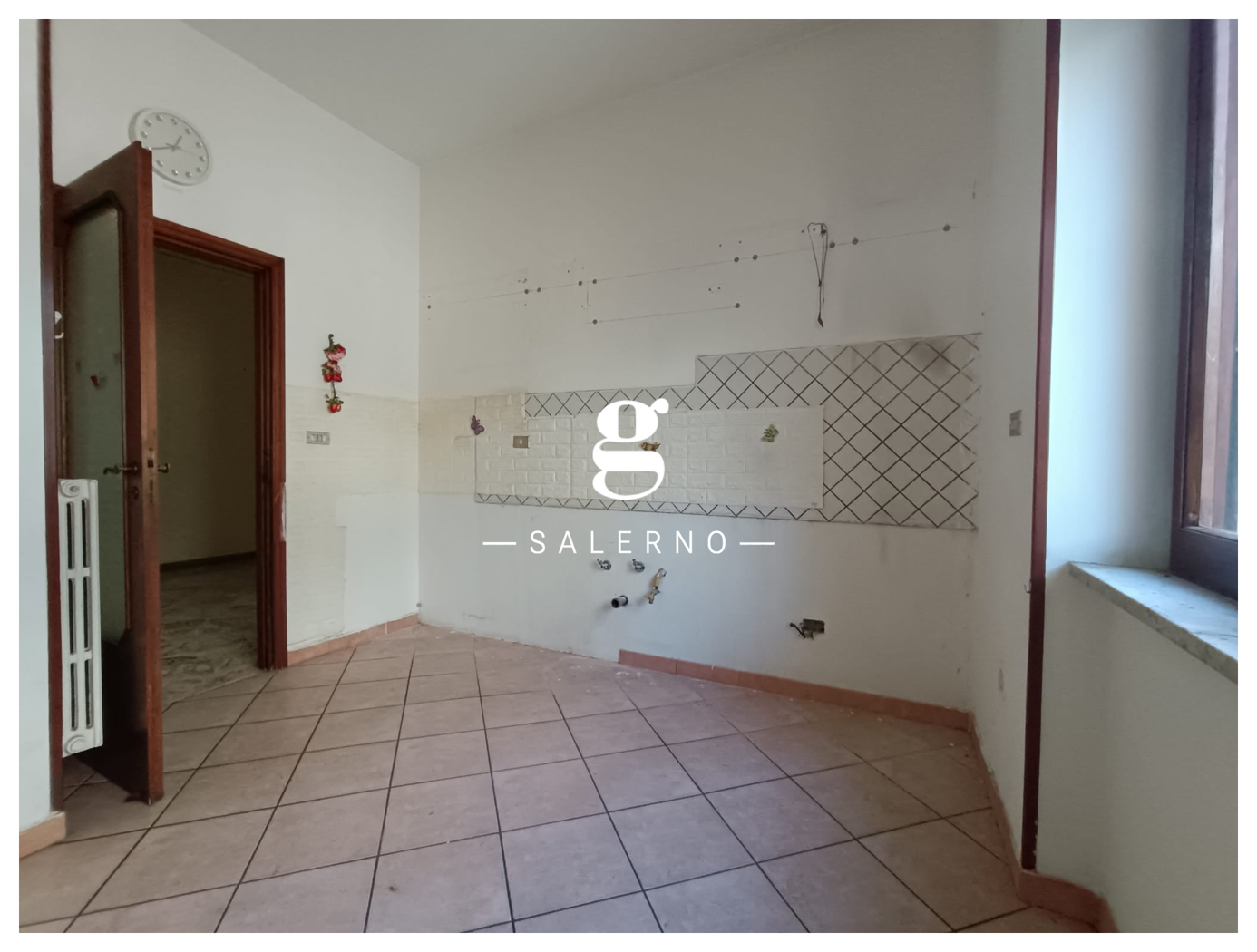 Trilocale con box a Salerno