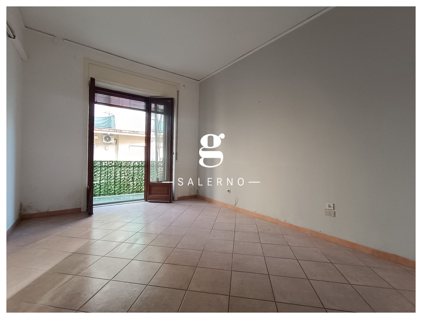 Trilocale con box a Salerno