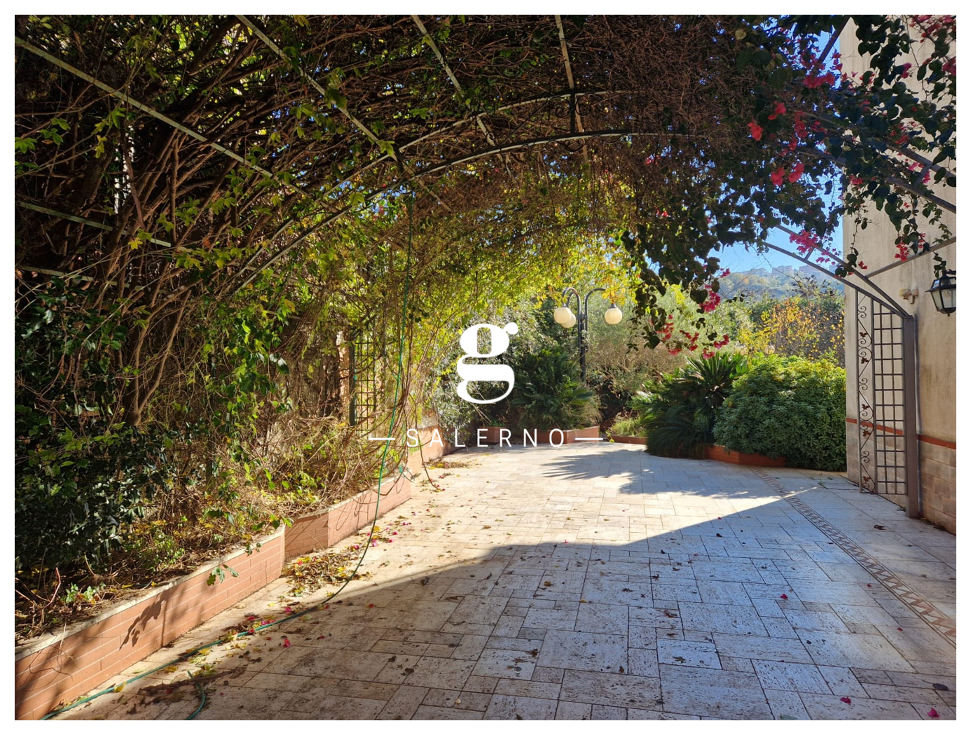 Villa Bifamiliare con giardino a Salerno