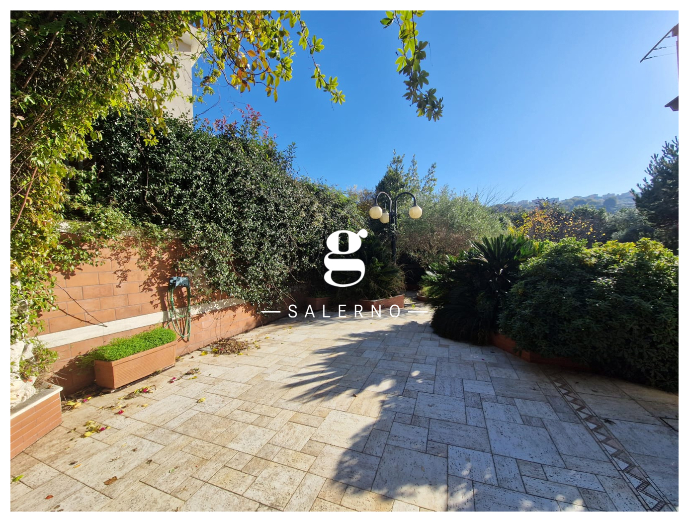 Villa Bifamiliare con giardino a Salerno