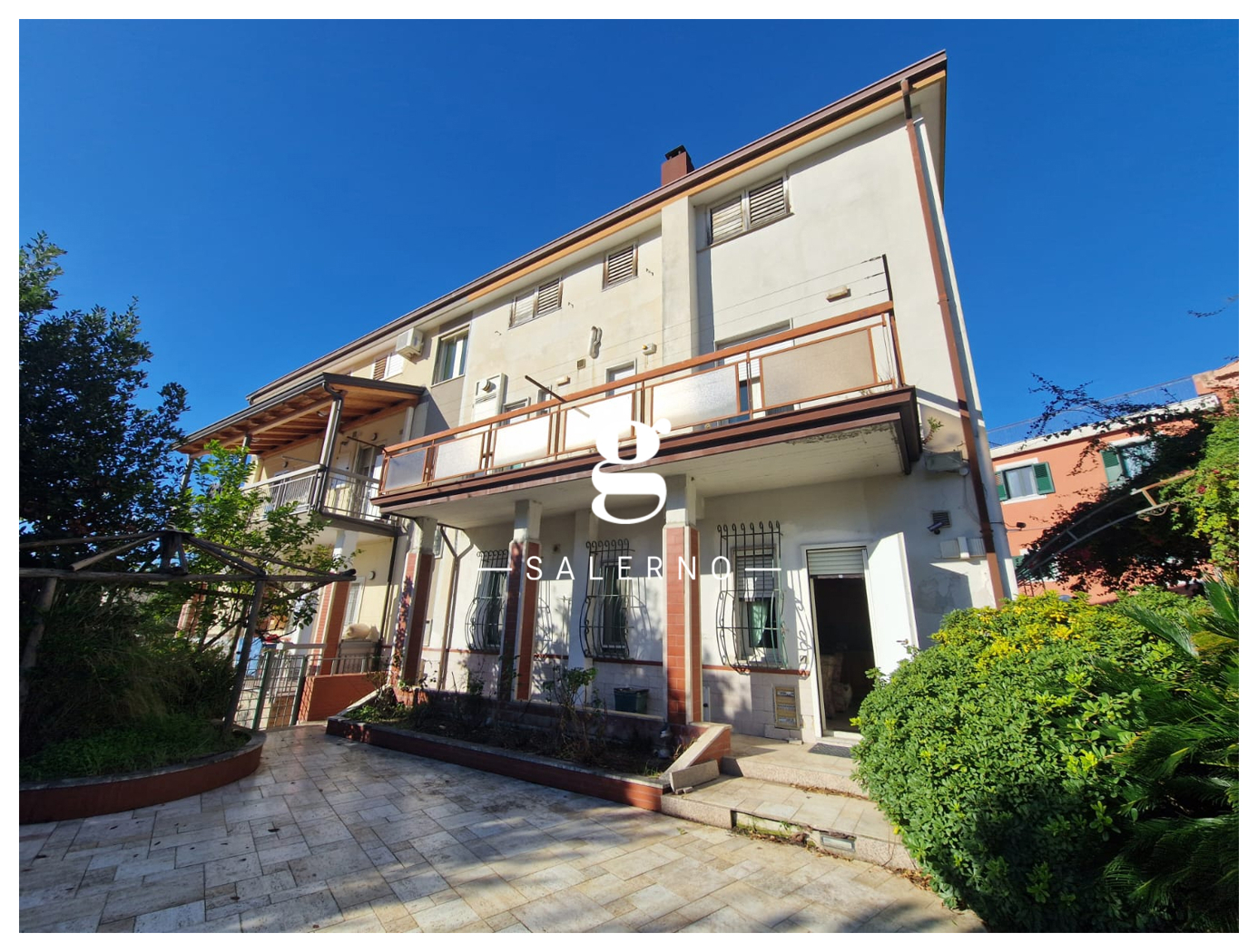 Villa Bifamiliare con giardino a Salerno