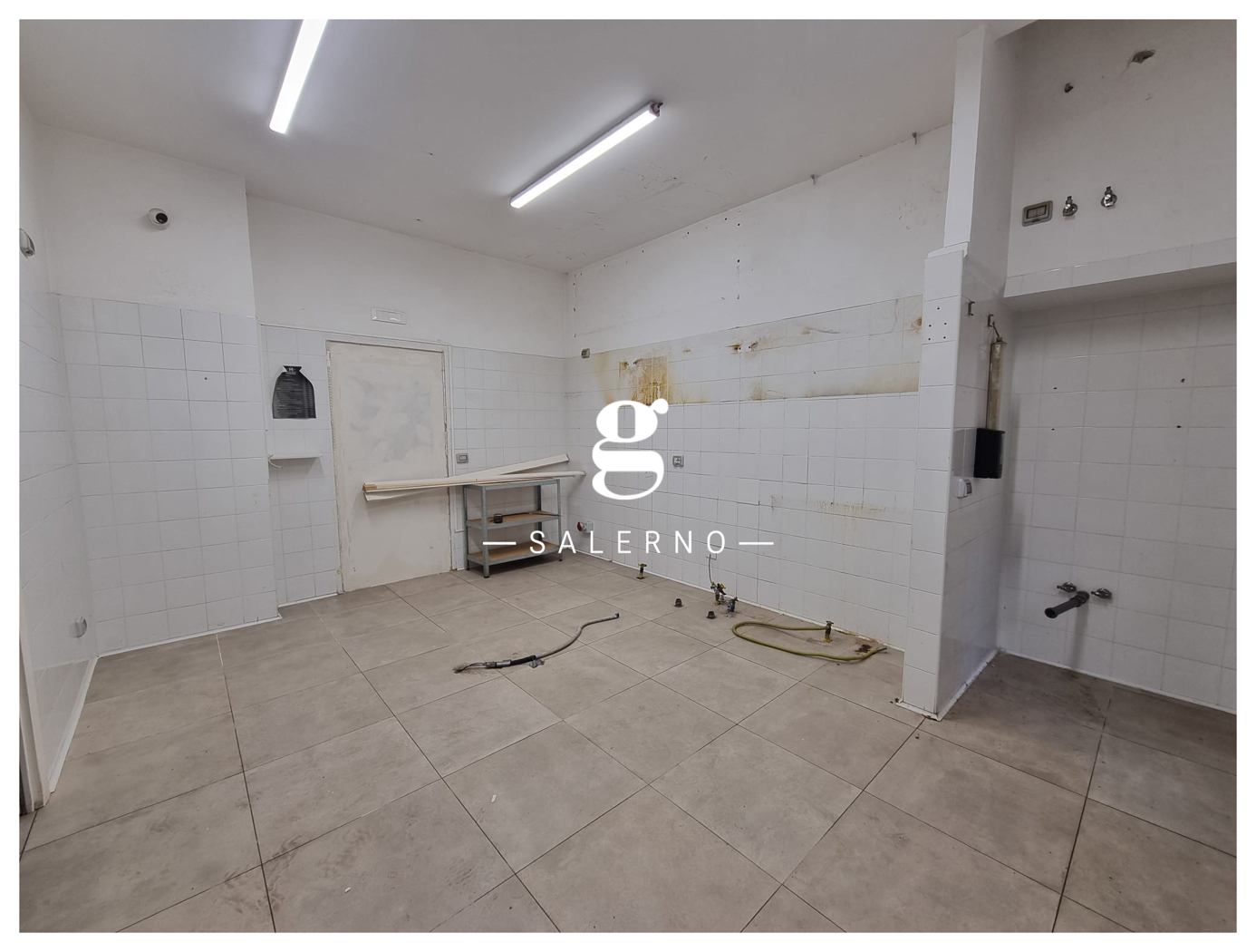 Negozio in affitto a Salerno
