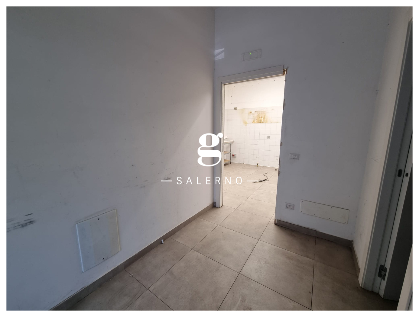 Negozio in affitto a Salerno